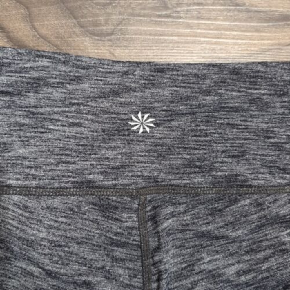 Athleta Chaturanga Knicker Crop Gray Yoga Capri Leggings Small 26"x20"